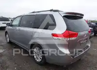 2012 Toyota SIENNA photo
