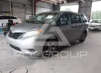 2012 Toyota SIENNA фото