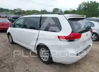 2012 Toyota SIENNA photo