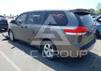 2012 Toyota SIENNA photo
