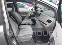 2012 Toyota SIENNA фото