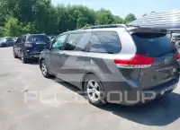 2012 Toyota SIENNA photo