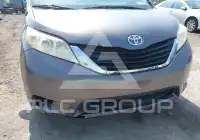 2012 Toyota SIENNA фото