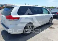 2012 Toyota SIENNA photo