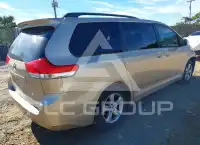 2012 Toyota SIENNA photo
