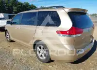 2012 Toyota SIENNA photo