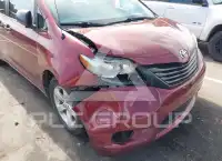 2012 Toyota SIENNA photo
