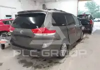 2012 Toyota SIENNA photo