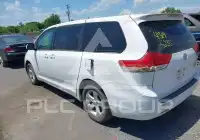 2012 Toyota SIENNA photo