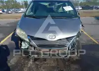 2012 Toyota SIENNA photo