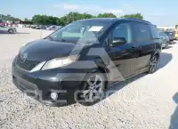 2012 Toyota SIENNA photo