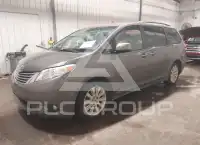 2012 Toyota SIENNA фото