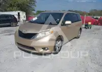 2012 Toyota SIENNA фото