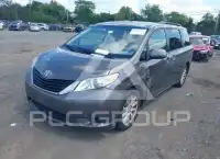 2012 Toyota SIENNA photo
