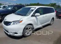 2012 Toyota SIENNA photo