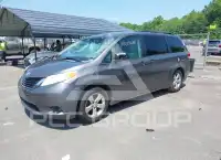 2012 Toyota SIENNA photo