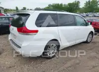 2012 Toyota SIENNA photo