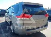 2012 Toyota SIENNA photo
