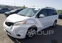 2012 Toyota SIENNA photo