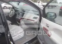 2012 Toyota SIENNA фото