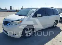 2012 Toyota SIENNA фото
