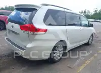 2012 Toyota SIENNA фото