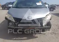 2012 Toyota SIENNA photo