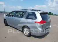 2012 Toyota SIENNA photo