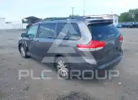 2012 Toyota SIENNA photo
