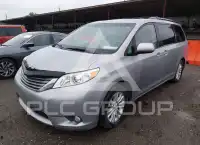 2012 Toyota SIENNA photo