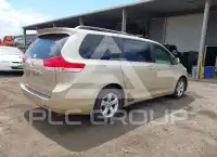 2012 Toyota SIENNA фото