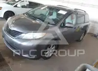 2012 Toyota SIENNA photo