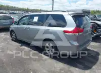 2012 Toyota SIENNA photo
