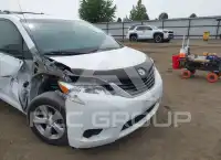 2012 Toyota SIENNA фото