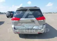 2012 Toyota SIENNA photo