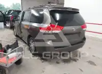 2012 Toyota SIENNA photo