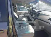 2012 Toyota SIENNA фото
