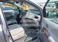 2012 Toyota SIENNA фото