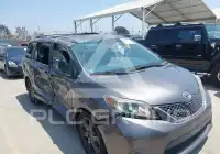2012 Toyota SIENNA photo