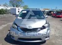 2012 Toyota SIENNA photo