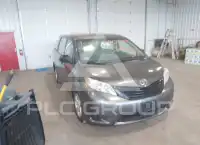 2012 Toyota SIENNA photo