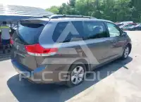 2012 Toyota SIENNA photo