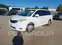 2012 Toyota SIENNA photo