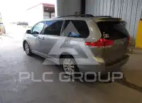 2012 Toyota SIENNA photo