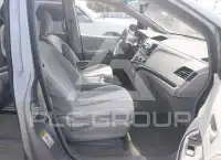 2012 Toyota SIENNA photo
