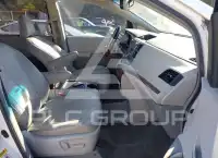2012 Toyota SIENNA photo