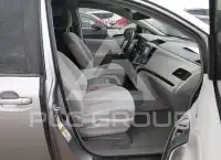 2012 Toyota SIENNA photo