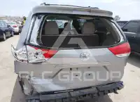 2012 Toyota SIENNA photo