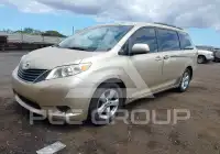 2012 Toyota SIENNA фото
