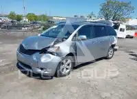 2012 Toyota SIENNA photo